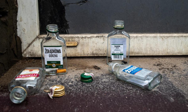 Warszawa: Całonocny zakaz sprzedaży alkoholu oficjalnie wchodzi w życie.