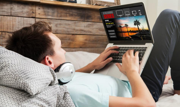 Nielegalne streamy wyprowadzają miliardy. Piractwo generuje globalne straty.