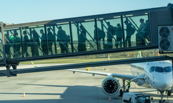 NEWS FIN 17 Dwa razy więcej Polaków może sobie pozwolić na tygodniowy urlop niż dekadę…