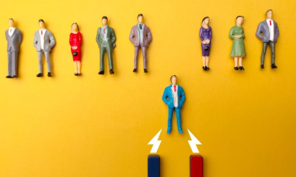 Brak specjalistów? 57% przedsiębiorstw ciężko pozyskać pracowników.