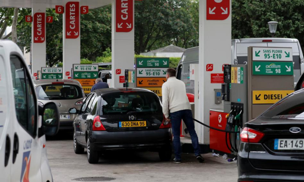 Obniżka podatków paliwowych? „Francja nie może już sobie pozwolić na podobną pomoc.”