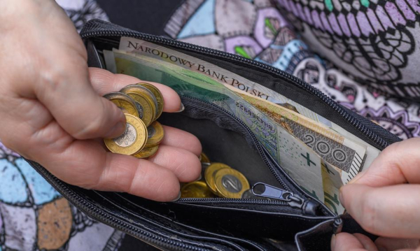 NEWS FIN 15 Pół kwintyliona złotych w ręku i kwintylion na rachunkach. W ten sposób…