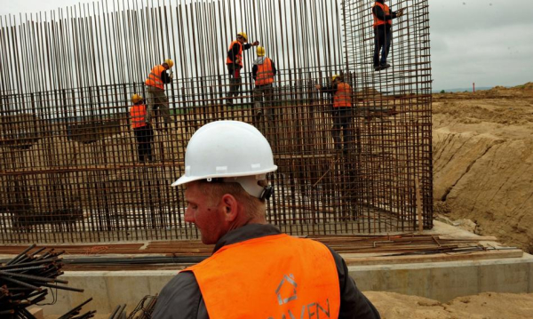 NEWS FIN 13 Luty 2026: Kurcząca się liczba etatów i spowolnienie wzrostu zarobków na polskim…