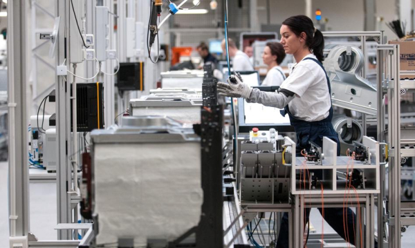 NEWS FIN 39 Wytwórca znanych pralek i pieców redukuje zatrudnienie o 1400 etatów.