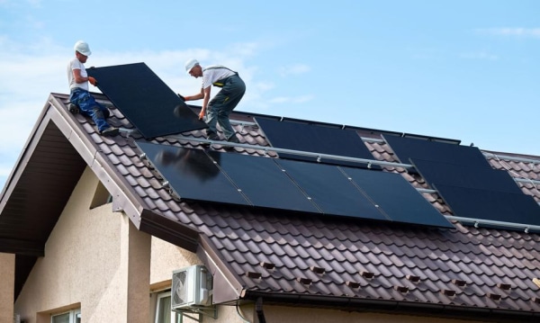 Pułapki w umowach na fotowoltaikę. UOKiK ujawnia nieuczciwe praktyki