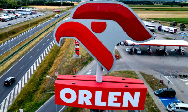 NEWS FIN 13 Upadek rządu, wzrost Orlenu. Spółka zwiększyła ceny paliw dla odbiorców hurtowych.