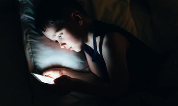 Smartfony to tylko wierzchołek góry lodowej? Specjaliści z SWPS alarmują:&hellip;