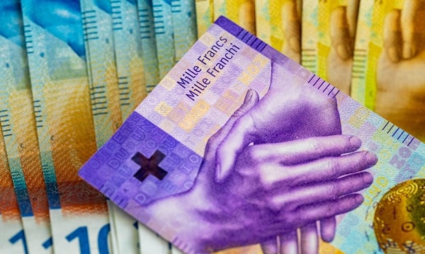 Bez zmian w krainie najtańszego pieniądza. SNB może interweniować na rynku franka