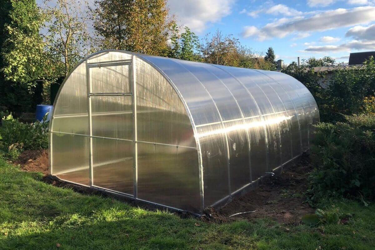 Szklarnia łukowa czy poliwęglanowa? Zalety i różnice, które musisz znać 1