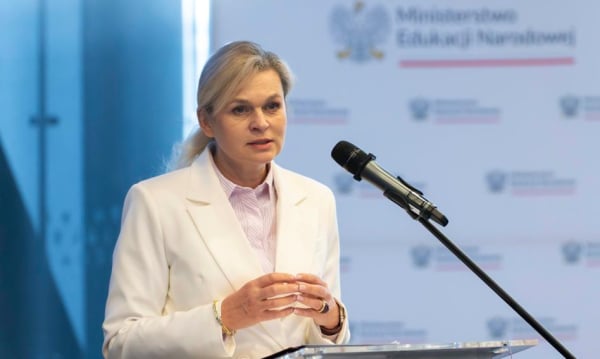 Szkolny zakaz smartfonów. Państwo ogranicza telefony w szkołach podstawowych.