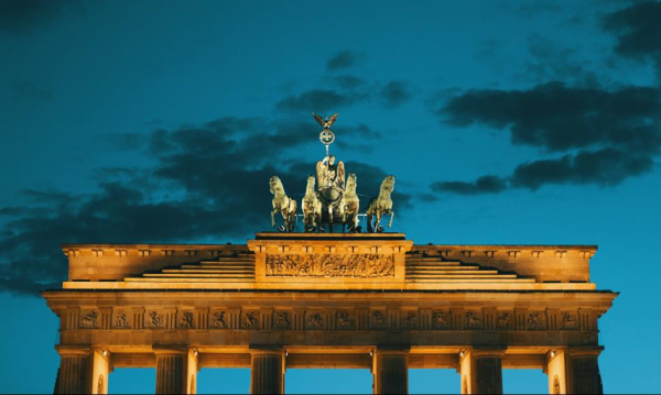 NEWS FIN 37 Bankructwa, opustoszałe lokale, e-handel. Tysiące placówek handlowych ginie z krajobrazu…