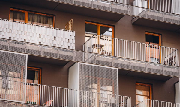 Czy wspólne udogodnienia to przyszłość? Sprawdź, czego pragną Polacy w nowoczesnych kompleksach&hellip;