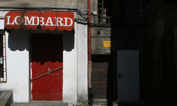 NEWS FIN 32 Złoto i klejnoty za 200 tys. zniknęły z lombardu. Przestępcy…