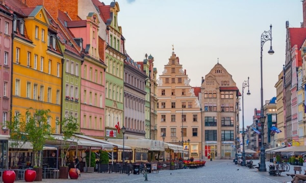 Czy letnie ogródki znikną? Spór konserwatora z restauratorami.