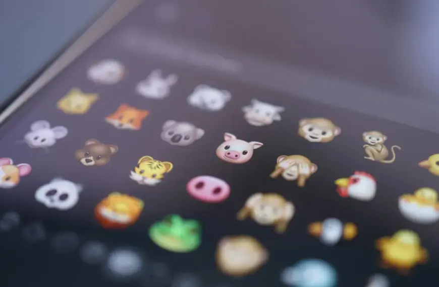 Dlaczego naukowcy odradzają zabawę emotikonami w pracy i jak kropka na końcu&hellip;