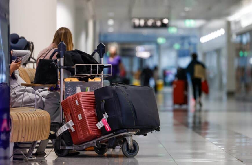 Koszty paliwa lotniczego wysokie, lecz nie wszystkie ceny biletów rosną.
