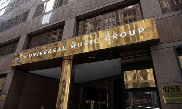 65 miliardów dol. za studio ikon pop. Bogacz obiecuje ogromne bonusy, lecz branża pozostaje nieufna.