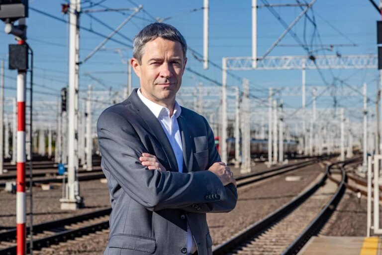 Budowa najdłuższego tunelu kolejowego w Polsce przebiega planowo.