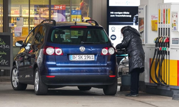 NEWS FIN 41 Niemieckie ceny paliw nieznacznie spadają. Państwo planuje redukcję opodatkowania i…
