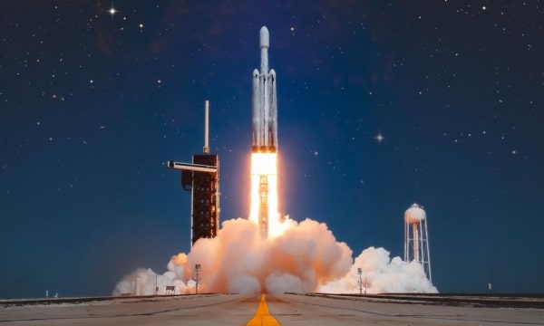 Musk wyśle zwykłych inwestorów w przestrzeń kosmiczną? Publiczna oferta SpaceX przyniesie przełom.