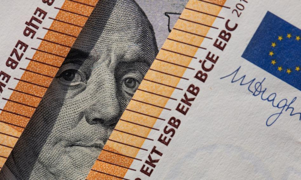 Euro i dolar w górę przy eskalacji napięć Iran-USA. Złoty&hellip;