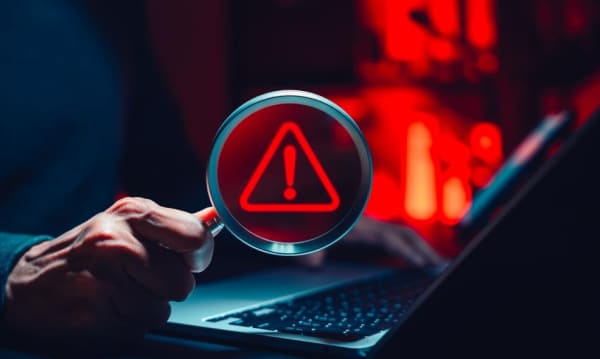 KAS alarmuje kierowców. Podrobione żądania opłat lądują na szybach. 4 Fałszywe mandaty za wycieraczkami samochodów. KAS ostrzega kierowców