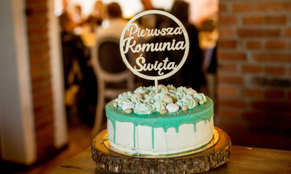 Pierwsza komunia i ślub na raty? Prawie połowa Polaków oszczędza na upominki.