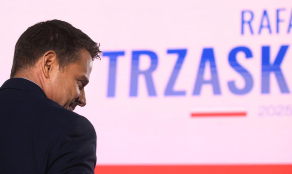 Późny wypad po plakaty Trzaskowskiego. Sprawca słono zapłaci.