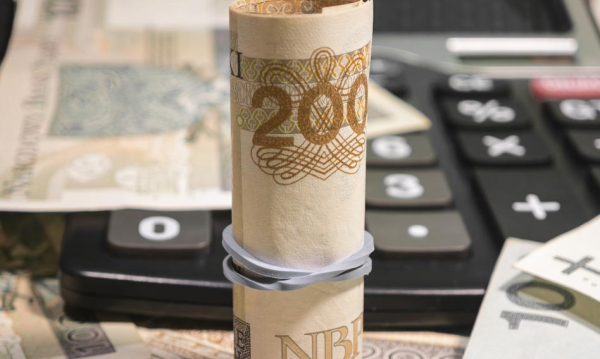 Limit transakcji gotówkowych do 25 tys. zł? Parlamentarzyści planują zwiększenie pułapu.