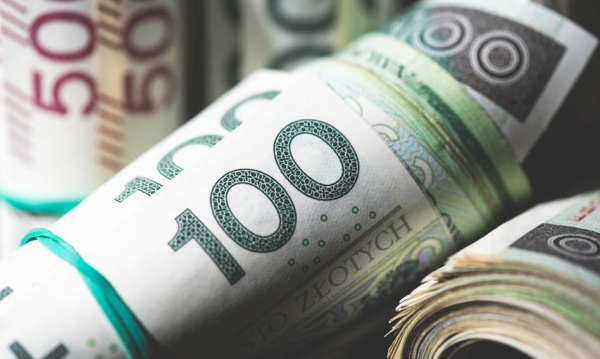 NEWS FIN 48 Polski przypływ środków od diaspory nadal silny, choć słabnie. Nowe…