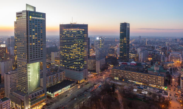 Polska przoduje w regionie. Napływ miliardów euro na rynek nieruchomości użytkowych.