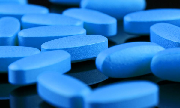 Podrobione preparaty żywieniowe online. Policja zlikwidowała grupę handlującą „medykamentami”.