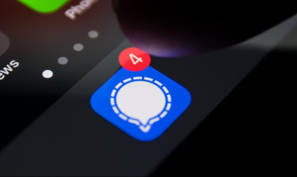 NEWS FIN 34 FBI szef: Rosyjscy hakerzy celują w użytkowników aplikacji komunikacyjnych