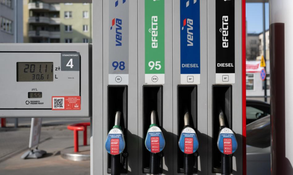 Diesel tanieje, benzyna w górę. Sprawdź ceny maksymalne paliw na 23 kwietnia.