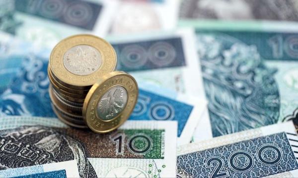 Złoty pozostaje pod presją. Dolar blisko tegorocznego maksimum