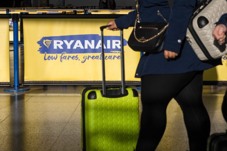 Ryanair notuje dobre rezultaty. Przewoźnik może rozpocząć rywalizację cenową z LOT-em i Wizz Airem. Ryanair notuje dobre rezultaty. Przewoźnik może rozpocząć rywalizację cenową z LOT-em i Wizz Airem.