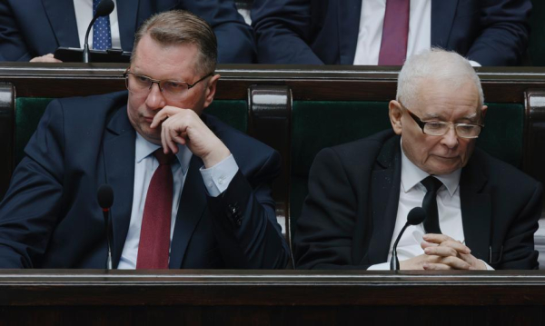 800+ niewystarczające dla PiS. Chcą więcej z każdym potomkiem.