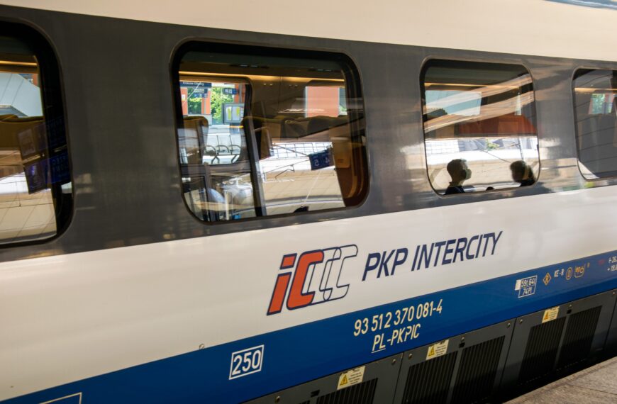 NEWS FIN 72 Kolejowe zaległości. Co trzeci skład PKP Intercity nie dociera zgodnie z rozkładem