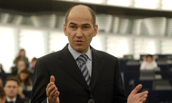 NEWS FIN 37 Byli premier powraca na stanowisko. Janusz na czele rządu mniejszościowego