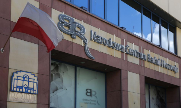 Centralne Biuro Antykorupcyjne zatrzymało osiem osób w związku z aferą dotyczącą „szybkiej ścieżki” Narodowego Centrum Badań i Rozwoju.