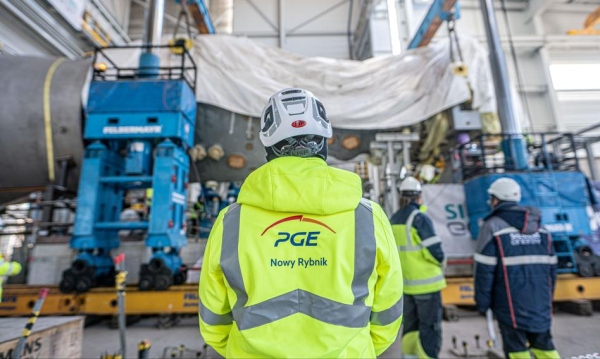 PGE zanotowała prawie 2 miliardy złotych zysku w pierwszym kwartale. Firma redukuje swoje zadłużenie.