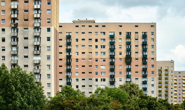 NEWS FIN 51 Polacy masowo zaciągają kredyty hipoteczne. Odnotowano rekordową liczbę.