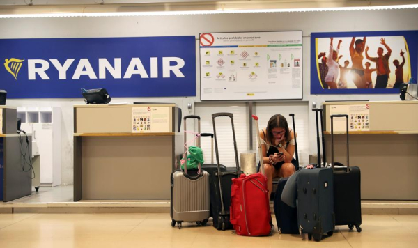 Ryanair uregulował swoje zobowiązania. Podwyższył ceny biletów i odnotował znaczące zyski.