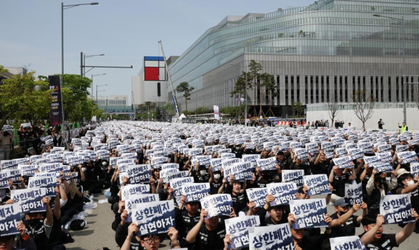 Samsung wypłaci pracownikom średnio po 400 000 dolarów premii. Koniec sporu ze związkami
