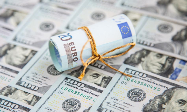 Złoty pozostaje pod wpływem doniesień z Iranu. Kurs euro idzie w bok