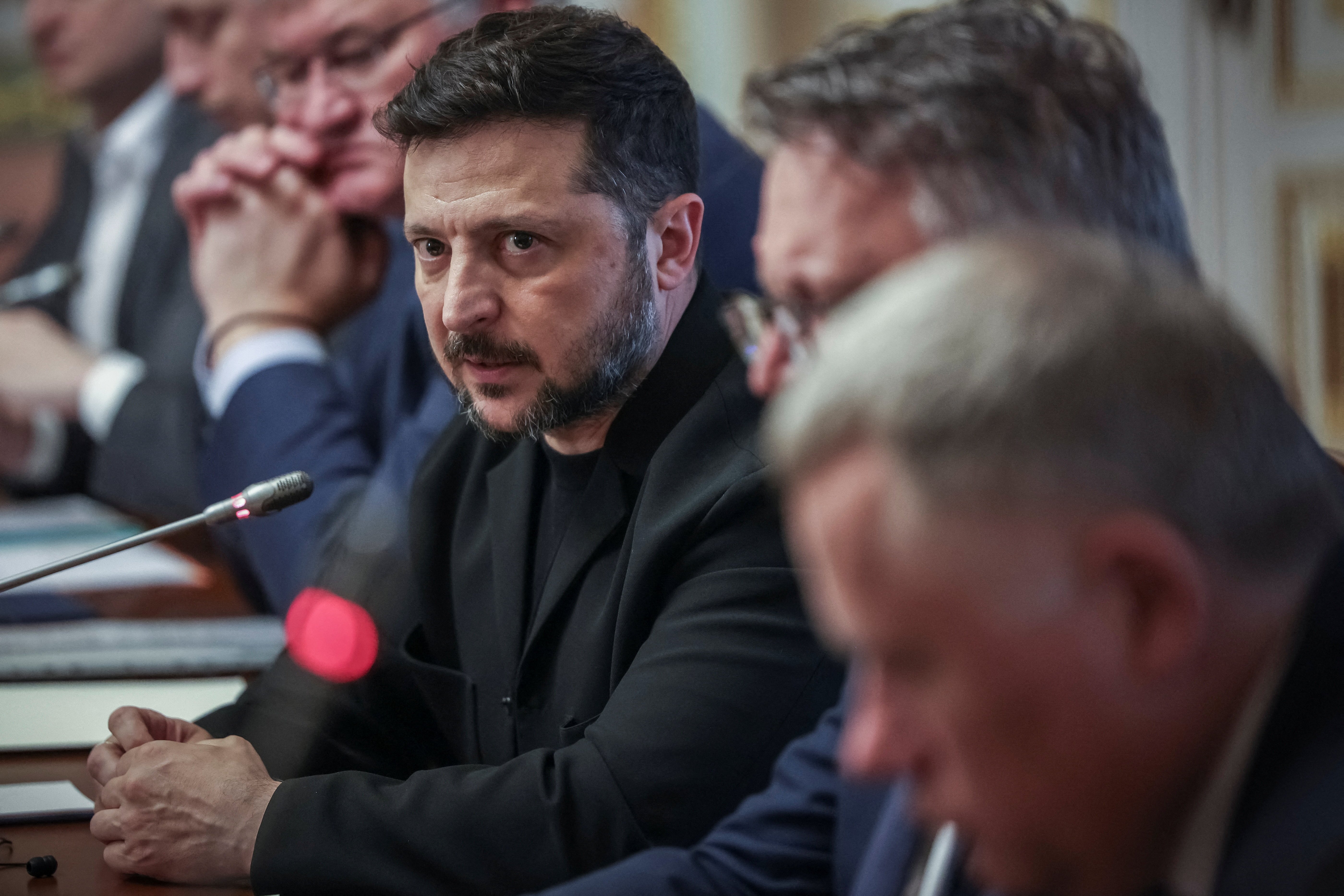 Armatorzy nie wiedzą, jak bezpiecznie przemierzyć Cieśninę Ormuz. Stany Zjednoczone i Iran udzielają sprzecznych zaleceń. 4