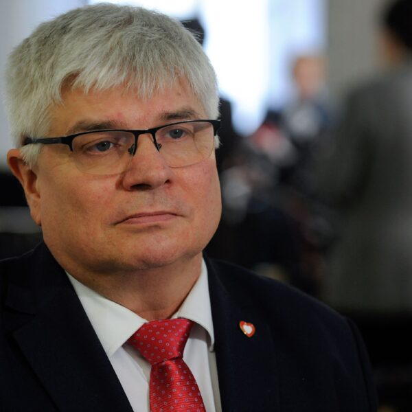 NEWS FIN 34 Premier podjął nieoczekiwane postanowienie. Maciej Lasek odchodzi z CPK.