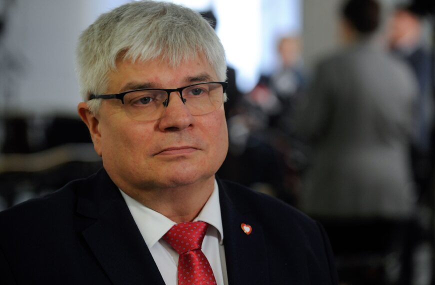 NEWS FIN 68 Premier podjął nieoczekiwane postanowienie. Maciej Lasek odchodzi z CPK.
