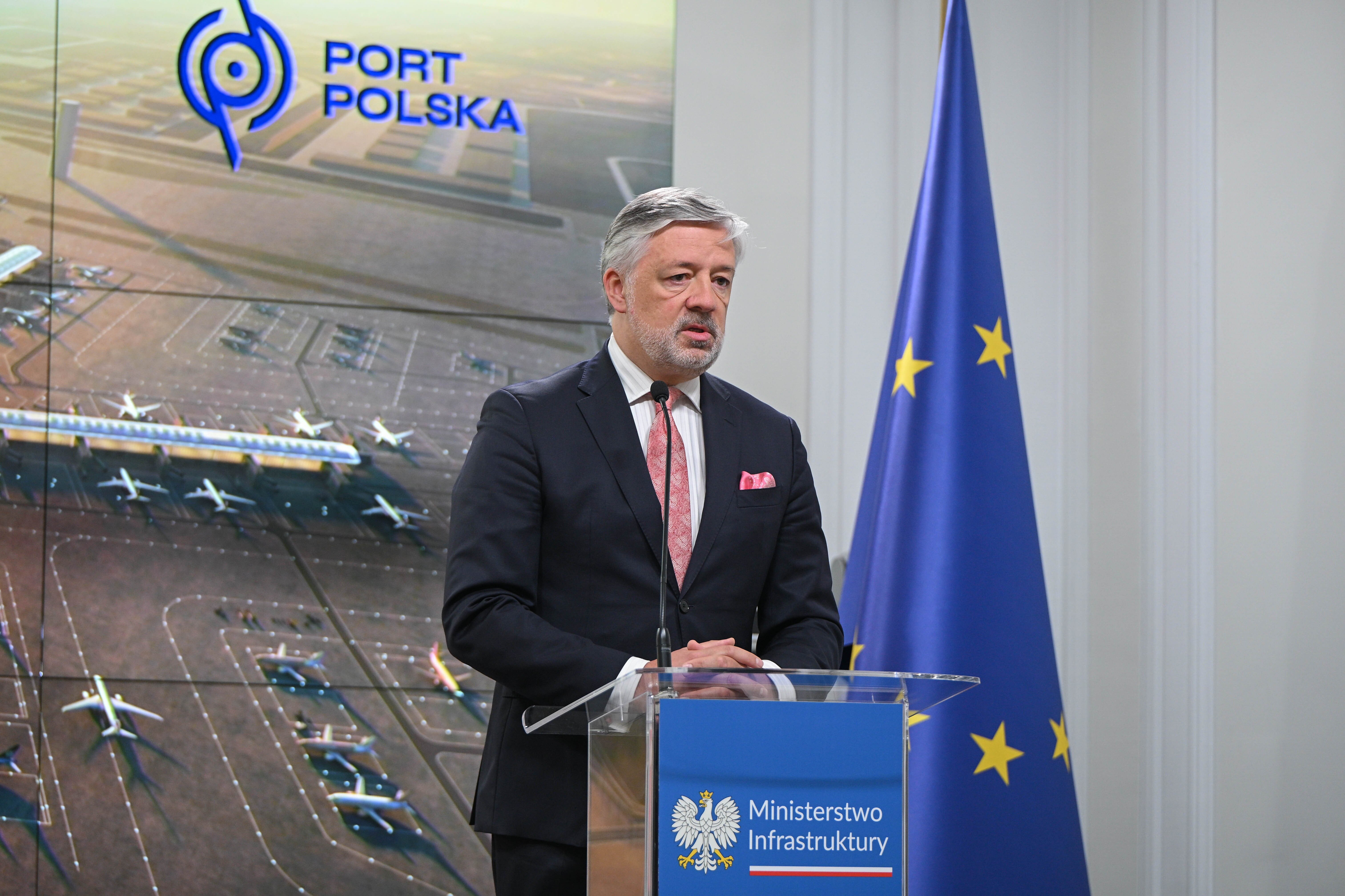 Polacy podróżują drogą lotniczą na niespotykaną dotąd skalę. Porty Lotnicze odnotowują rekordowe wyniki i planują dalsze inwestycje. 6
