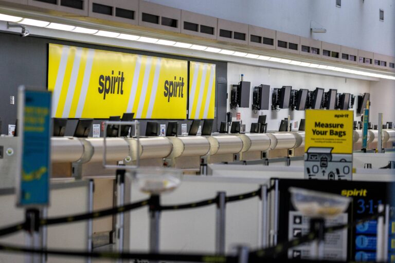 Tysiące ludzi straciło zatrudnienie w wyniku bankructwa Spirit Airlines. Pierwsza ofiara konfliktu zbrojnego w Iranie w sektorze lotniczym.